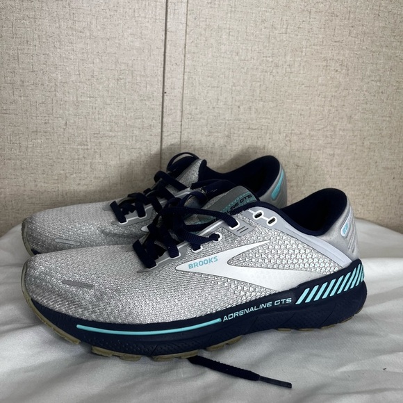 Brooks Women's Athletic Shoes in White and Navy - Picture 5 of 9